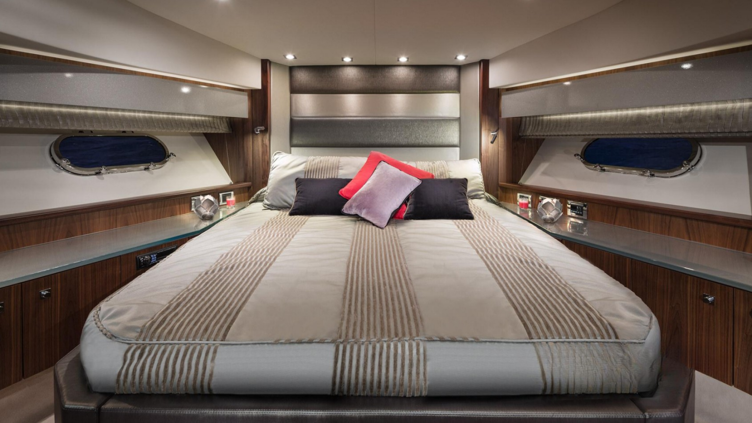 Sunseeker Predator 74 - Black Jax